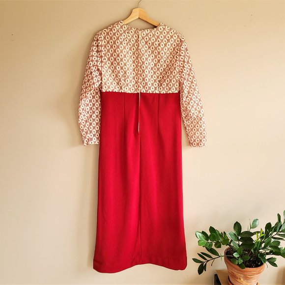 Vintage red and cream maxi dress from 1970s. - Picture 6 of 14